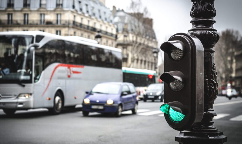 Une amende salée pour être passé au vert – le Code de la route punit cette infraction trop peu connue