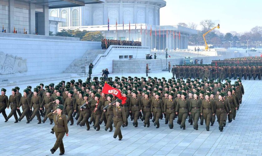 Le régime nord-coréen a organisé un vaste rassemblement public mardi, diffusé en direct à la télévision, pour commémorer la mort de l'ancien dirigeant, occasion d'afficher la loyauté envers son fils et successeur Kim Jong-Un, après une purge au sommet