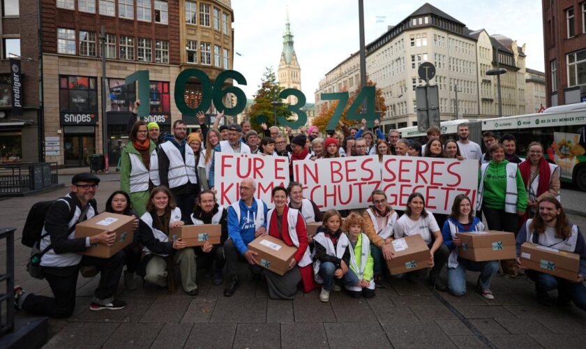 Große Zustimmung – Initiative für schärferes Klimagesetz reicht 106.000 Stimmen ein