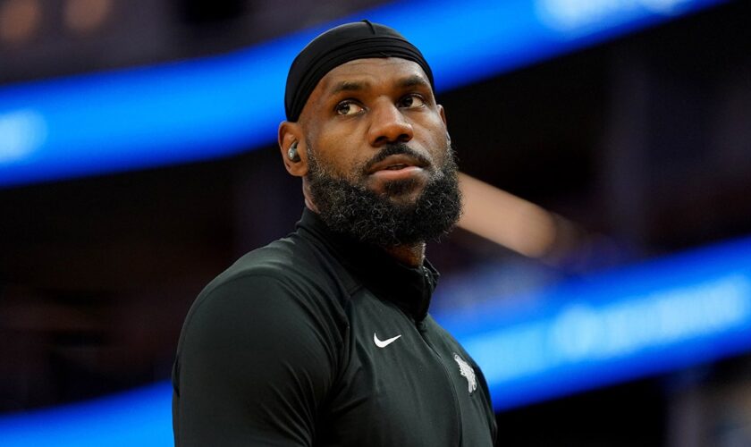 LeBron James calls out 'lame' Browns fans who booed Deshaun Watson following injury