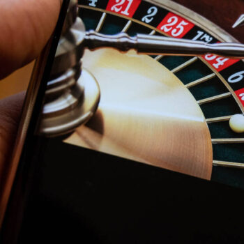 Budget 2025 : le gouvernement veut autoriser les casinos en ligne pour les taxer, plusieurs centaines de millions d’euros à la clé