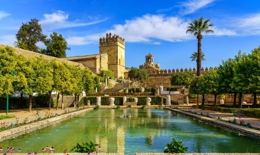 Oubliez Barcelone et les touristes, cette ville est idéale à voir en automne. Il y fait chaud et tout peut être visité à pied