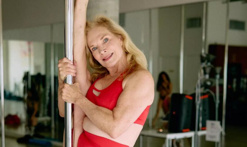 Mary Caryl, 71 ans et star de pole dance