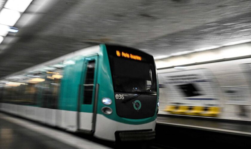 A Paris, le parquet ouvre une enquête pour un maillot «anti-juif» dans le métro