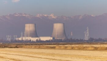 Construite entre 1991 et 1997, la centrale thermoélectrique Galileo Ferraris devait être la deuxième centrale électronucléaire de Trino, avant le référendum de 1987 qui a conduit à l'abandon de l'énergie nucléaire en Italie.