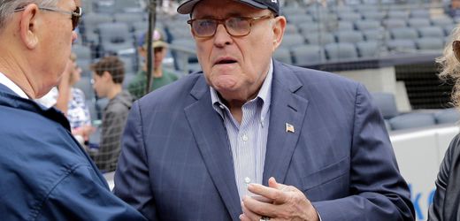 Rudy Giuliani muss Luxuswohnung und Edeluhren an Wahlhelferinnen überschreiben