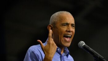 Présidentielle américaine : Barack Obama mouille la chemise pour Kamala Harris