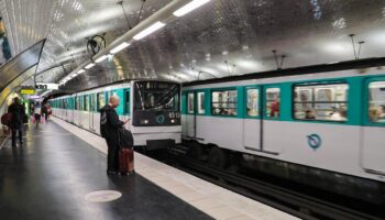 Le parquet ouvre une enquête pour un maillot « anti-juif » dans le métro parisien