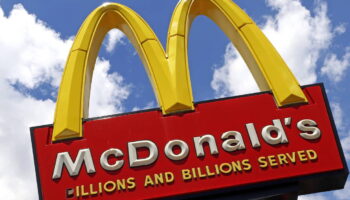 E. coli dans des burgers McDonald’s : un mort et des dizaines de malades aux Etats-Unis, l’action du groupe dévisse