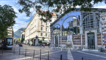 Adolescent tué par balles à Grenoble : les tireurs étaient à trottinette et préparés