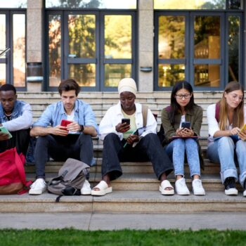 Schädlich oder hilfreich: Handys aus den Schulen?