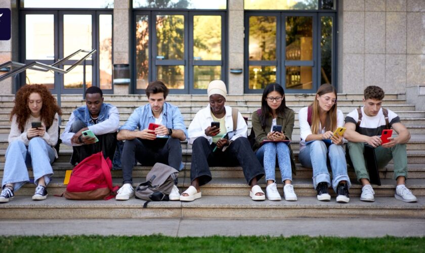 Schädlich oder hilfreich: Handys aus den Schulen?