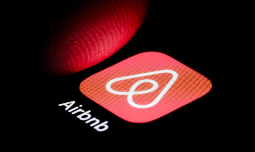 The Airbnb app is displayed on a smartphone. Berlin, October 6th, 2023. Photo by: Thomas Trutschel/picture-alliance/dpa/AP Images