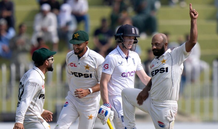 Pakistan have England in a spin on first morning of deciding Test