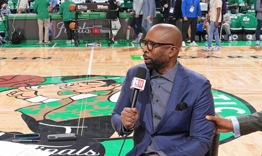 'NBA on TNT' analyst Kenny 'The Jet' Smith makes MVP pick, discusses Celtics' and Knicks' title chances