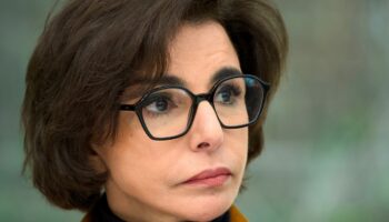 La ministre de la Culture Rachida Dati demande le classement de la tour Eiffel au titre des monuments historiques, provoquant la "colère" de la société d'exploitation du monument dont la mairie de Paris est propriétaire