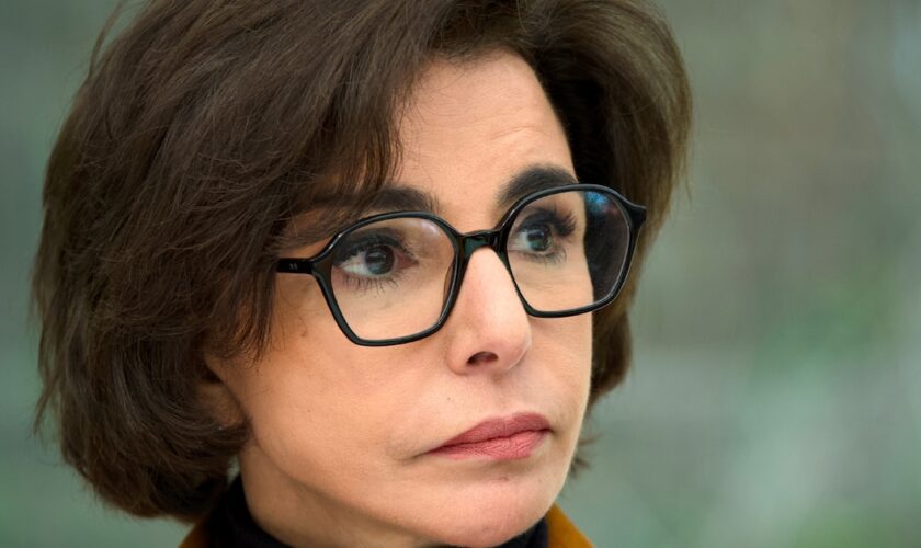 La ministre de la Culture Rachida Dati demande le classement de la tour Eiffel au titre des monuments historiques, provoquant la "colère" de la société d'exploitation du monument dont la mairie de Paris est propriétaire