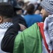 Demonstranten rufen an der Uni Kassel antiisraelische Parole