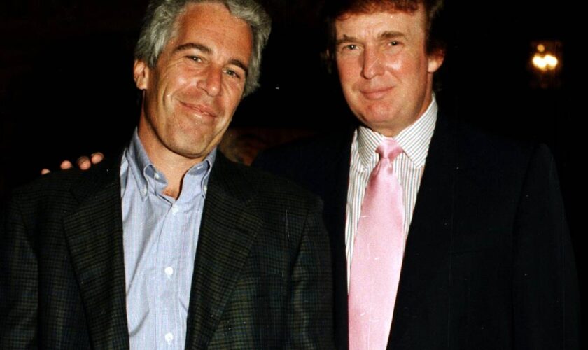 Donald Trump accusé d’avoir agressé sexuellement une mannequin rencontrée via Jeffrey Epstein, révèle le «Guardian»