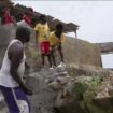 Sénégal : un village de pêcheurs menacé par la montée des eaux