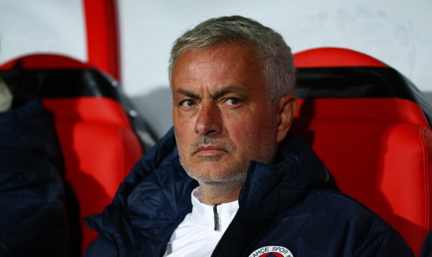 Fenerbahce vs Manchester United LIVE: Europa League team news and line-ups as Jose Mourinho faces former side