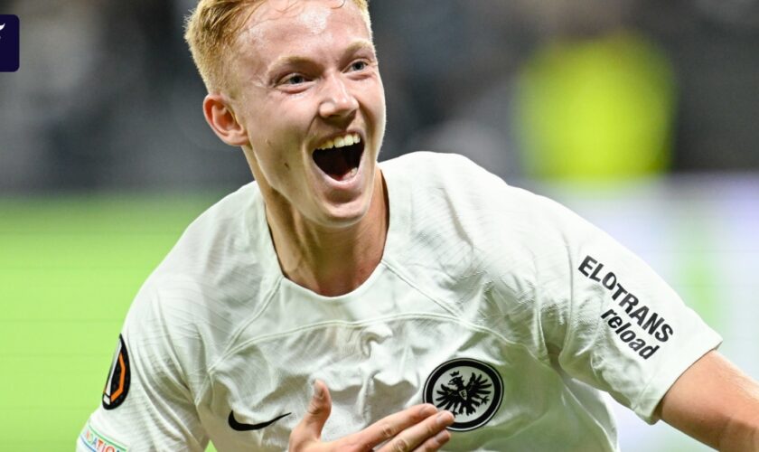 1:0 über Rigas FS: Hugo Larsson erlöst Eintracht Frankfurt