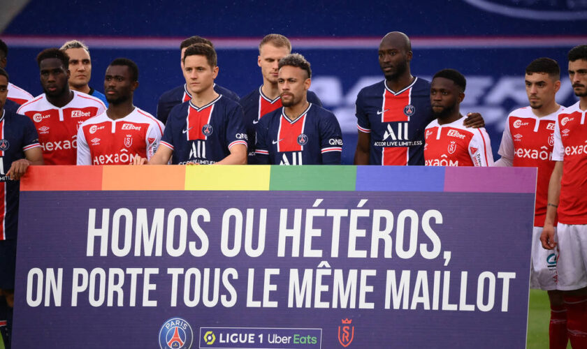 Lutte contre l’homophobie dans le football : beaucoup de gesticulations, peu de résultats