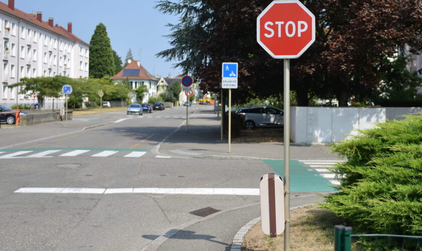 Combien de temps faut-il s'arrêter au STOP ? Peu d'automobilistes connaissent la règle