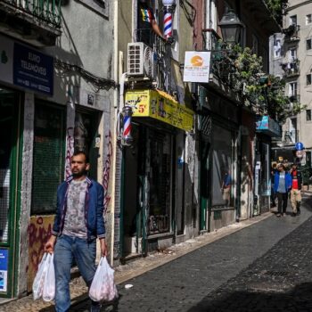 La Rua do Benformoso, dans le quartier de la Mouraria, à Lisbonne, le 14 février 2024 au Portugal