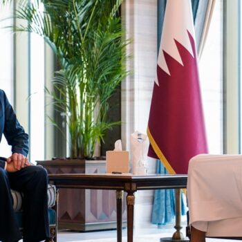 Le secrétaire d'État américain Antony Blinken rencontre l'émir du Qatar Tamim bin Hamad Al-Thani à Doha, le 24 octobre 2024.