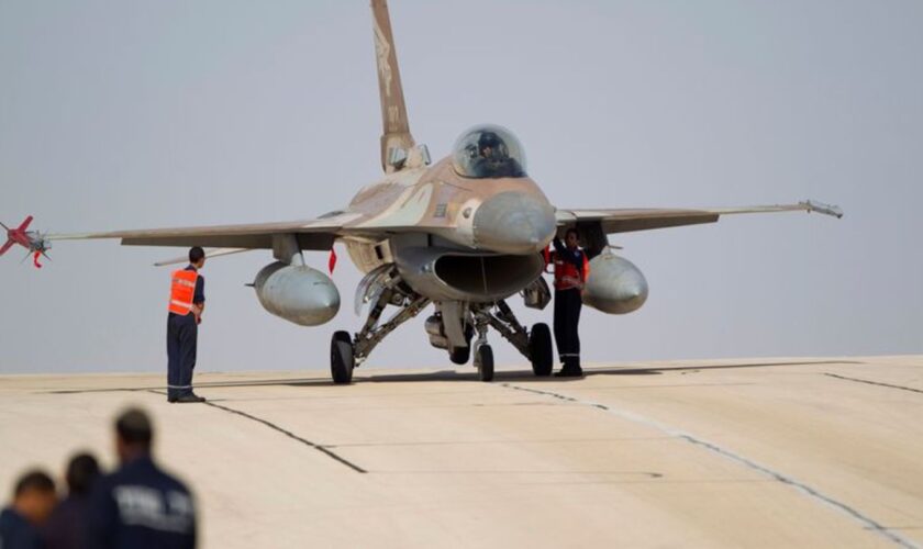 Israel startet seinen Vergeltungsschlag. (Archivbild) Foto: Ariel Schalit/AP/dpa