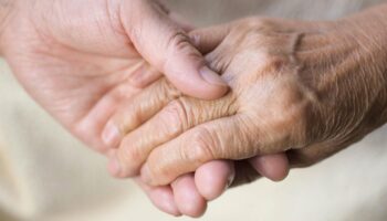 Paul retrouve sa jumelle, Claudine, 81 ans après avoir été séparés à la naissance