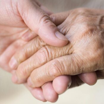 Paul retrouve sa jumelle, Claudine, 81 ans après avoir été séparés à la naissance