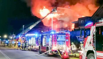 Balderschwang: die Feuerwehr löscht einen Großbrand