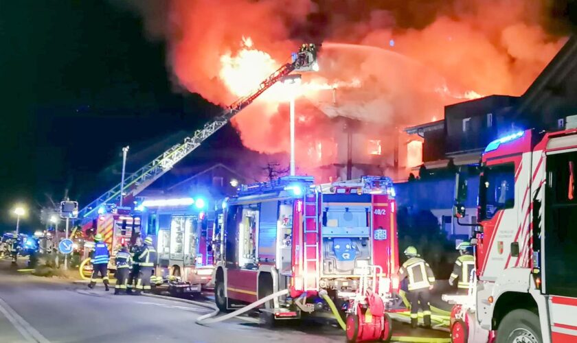 Balderschwang: die Feuerwehr löscht einen Großbrand