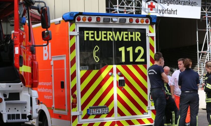 Bei einem Großeinsatz hat die Feuerwehr Bielefeld das Klinikum Mitte mit Sauerstoff-Reserven versorgt. Foto: Christian Müller/dp