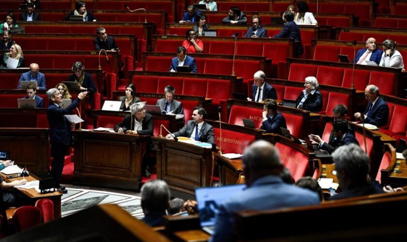 Budget 2025 : plus de 1 900 amendements à examiner à l'Assemblée avant minuit