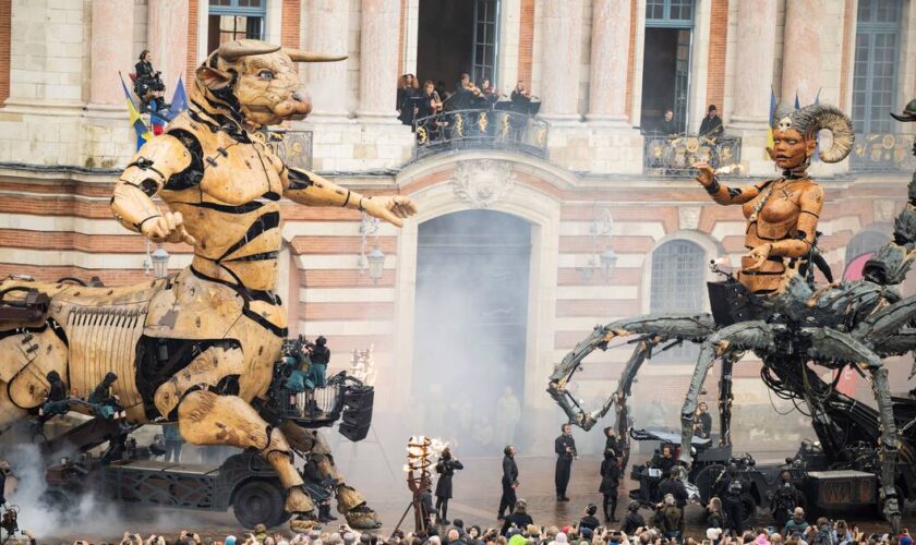 Une femme-scorpion et un minotaure géants déambulent dans Toulouse ce week-end, un million de spectateurs attendus