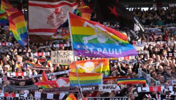 St. Pauli-Fans protestieren gegen Wolfsburg-Stürmer