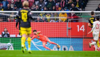 Durch einen Distanzschuss kassiert Dortmund den Ausgleich. Foto: Tom Weller/dpa