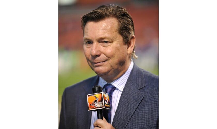 Jim Donovan, Cleveland Browns play-by-play announcer and TV sports anchor, dies of cancer at 68