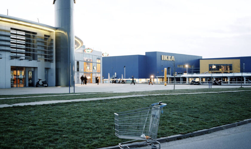 Peut-on vraiment dire que «la virée chez Ikea» a remplacé «la messe dominicale», comme l’affirme Jérôme Fourquet ?