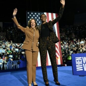 Harris (l) und Obama in Kalamazoo, Michigan