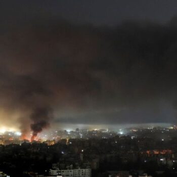 Israels Luftwaffe setzt ihre Angriffe gegen die Hisbollah-Miliz fort. Foto: Hussein Malla/AP/dpa