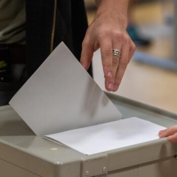 Union weiter im Sinkflug, Grüne holen auf