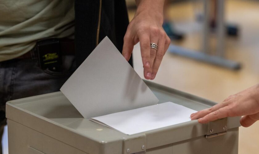 Union weiter im Sinkflug, Grüne holen auf