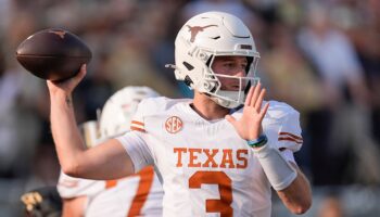 Texas bounces back with close win over Vanderbilt in first matchup since 1920s