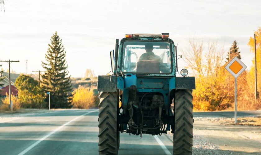 Peut-on dépasser un tracteur sur une ligne blanche ? Il n'y a qu'une seule réponse