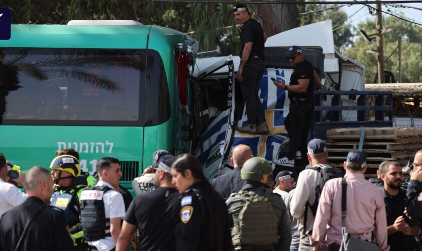 Liveblog zum Krieg in Nahost: Lastwagen fährt in Gruppe nördlich von Tel Aviv