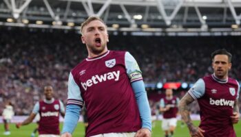 Jarrod Bowen penalty heaps pressure on Erik ten Hag as West Ham beat Man United